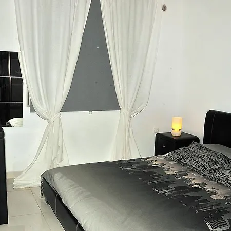Georgia's Luxury شقة لارنكا