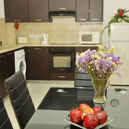 Georgia's Luxury لارنكا